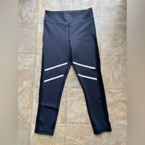 Zyia Refelctive leggings with mesh panel side. Size 8-10.